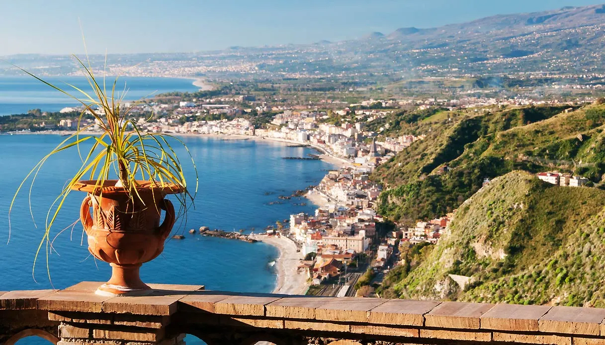 Il 30 Novembre ai Giardini Naxos di Messina il convegno “Costruire granai… Libri, letture e biblioteche nella Scuola che cambia”