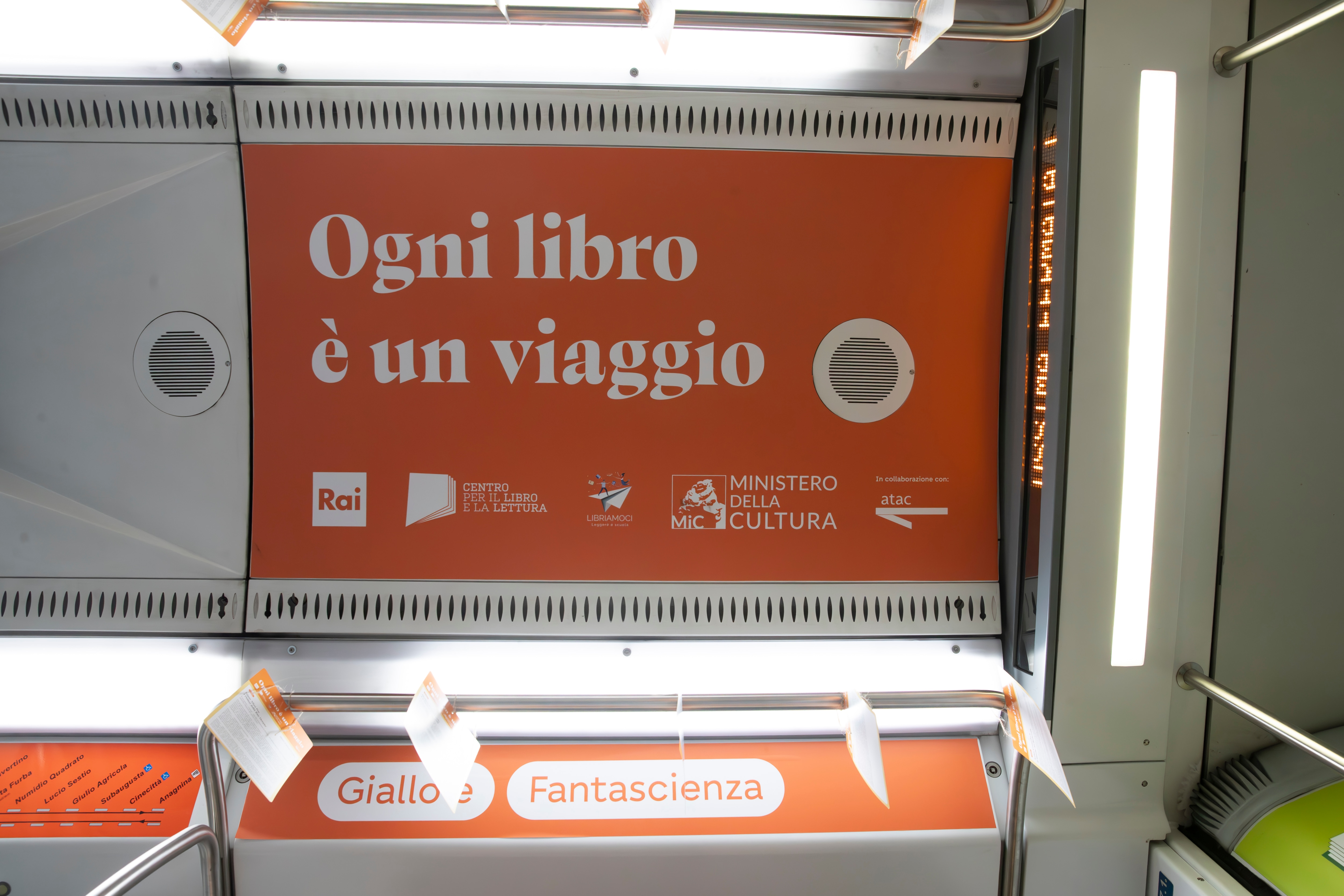 “Ogni libro è un viaggio’: una campagna RAI-Cepell dedica alla lettura un treno della Metro di Roma